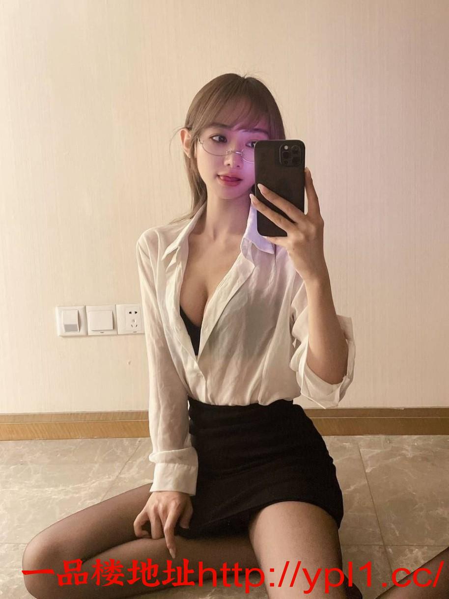 清纯兼职小妹