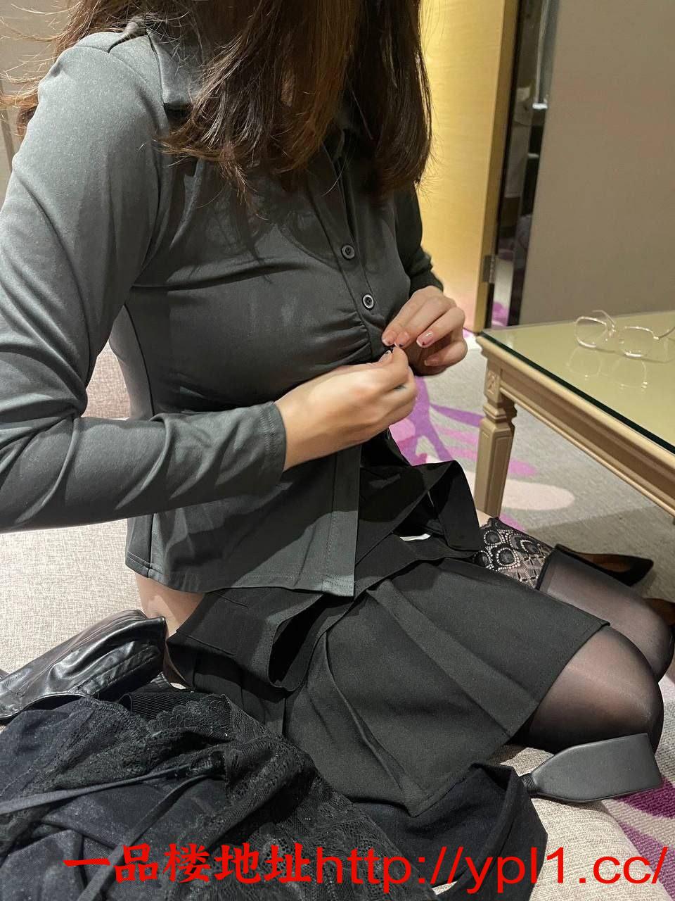 粉红色巨乳身材学生妹妹
