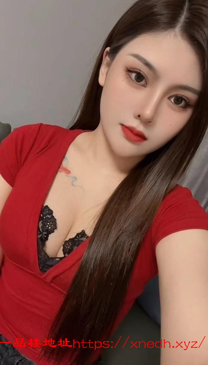 高挑丝袜少妇
