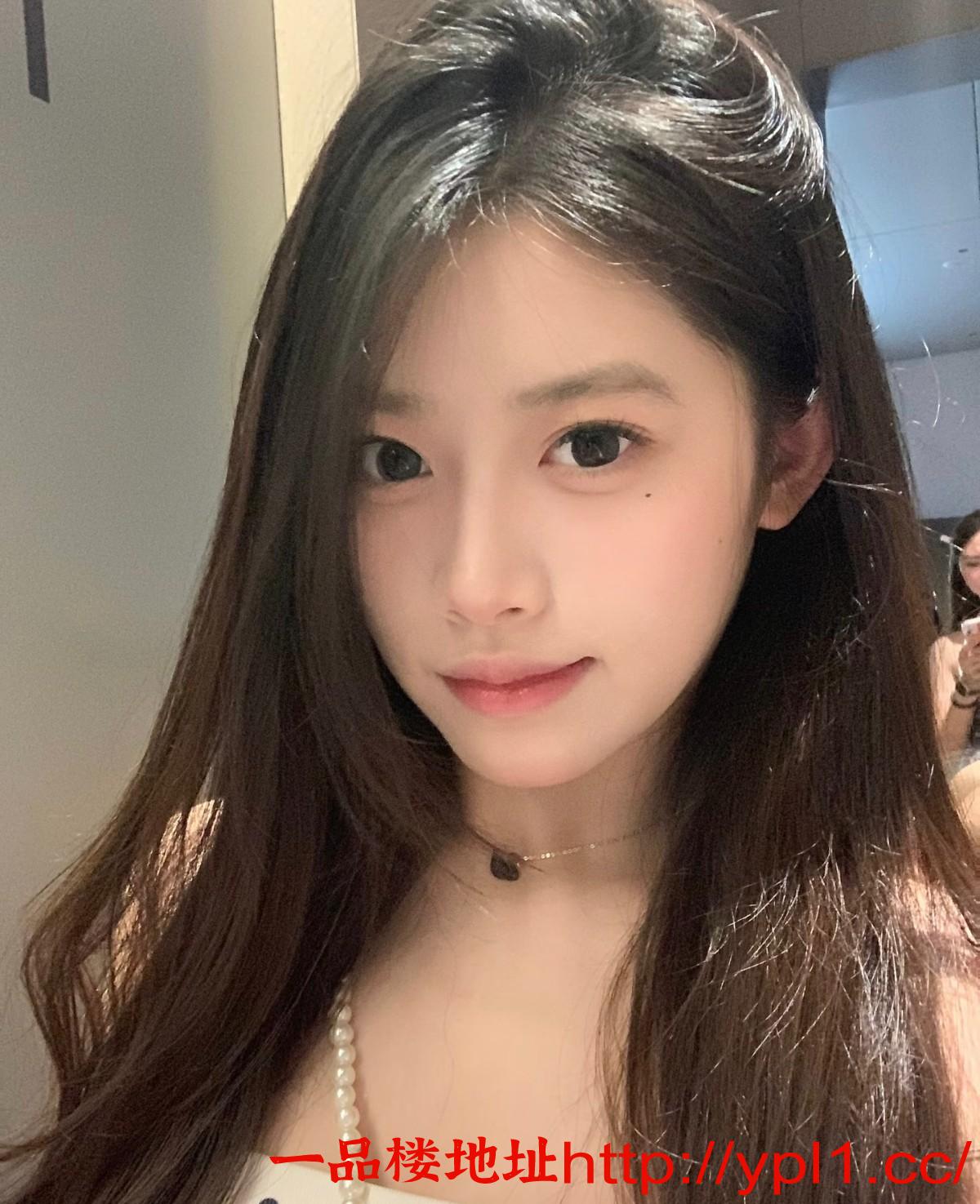 上海极品淫荡小妖精深喉口技多奶大逼粉（可颜射）