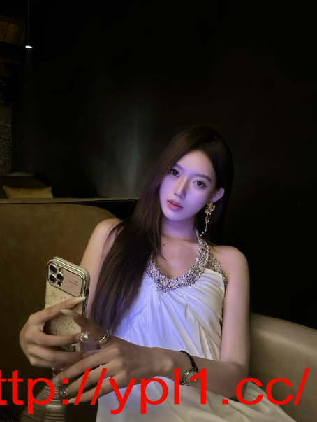 清纯翘臀学妹