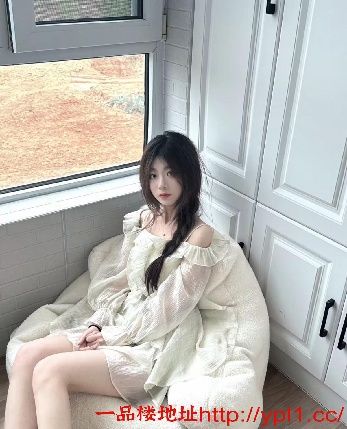 极品白丝嫩妹