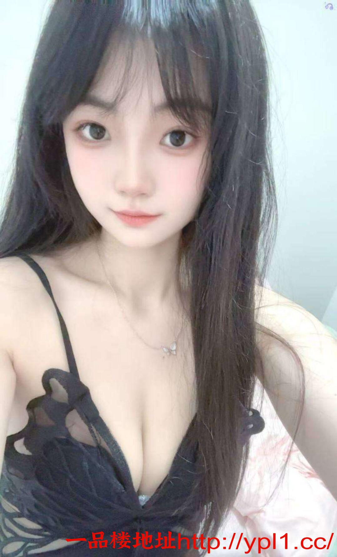 粉嫩娇妹逼会夹水多很紧