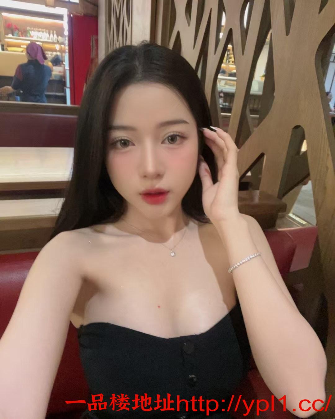 细腰黑丝御姐