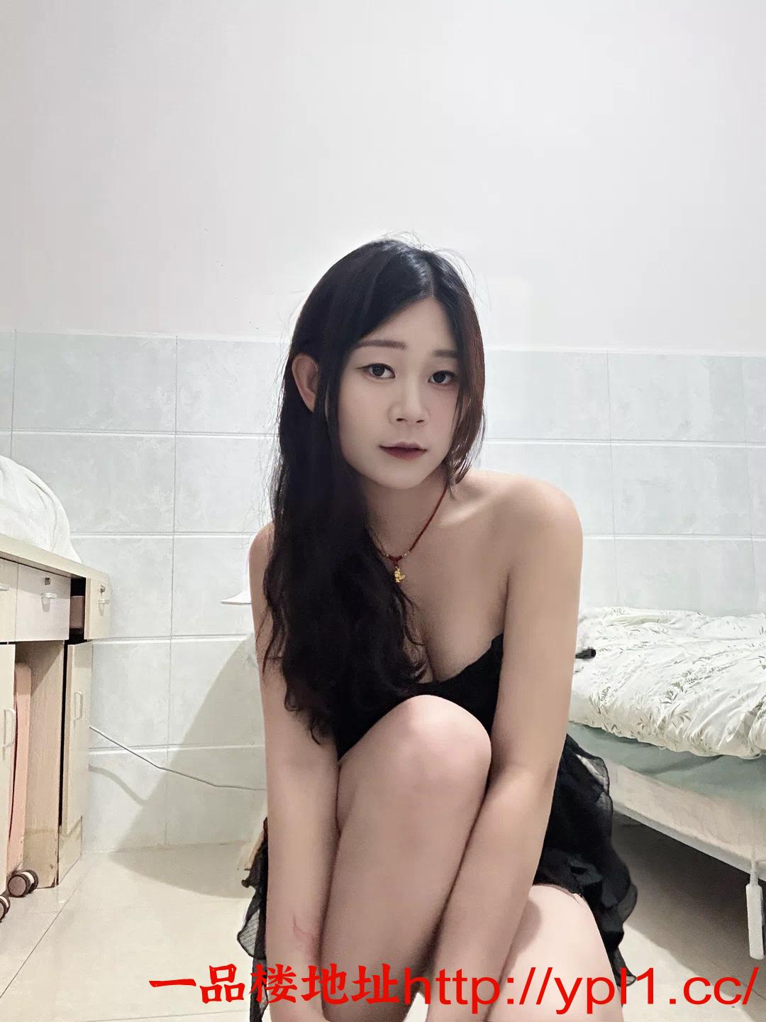 美乳浪荡骚货