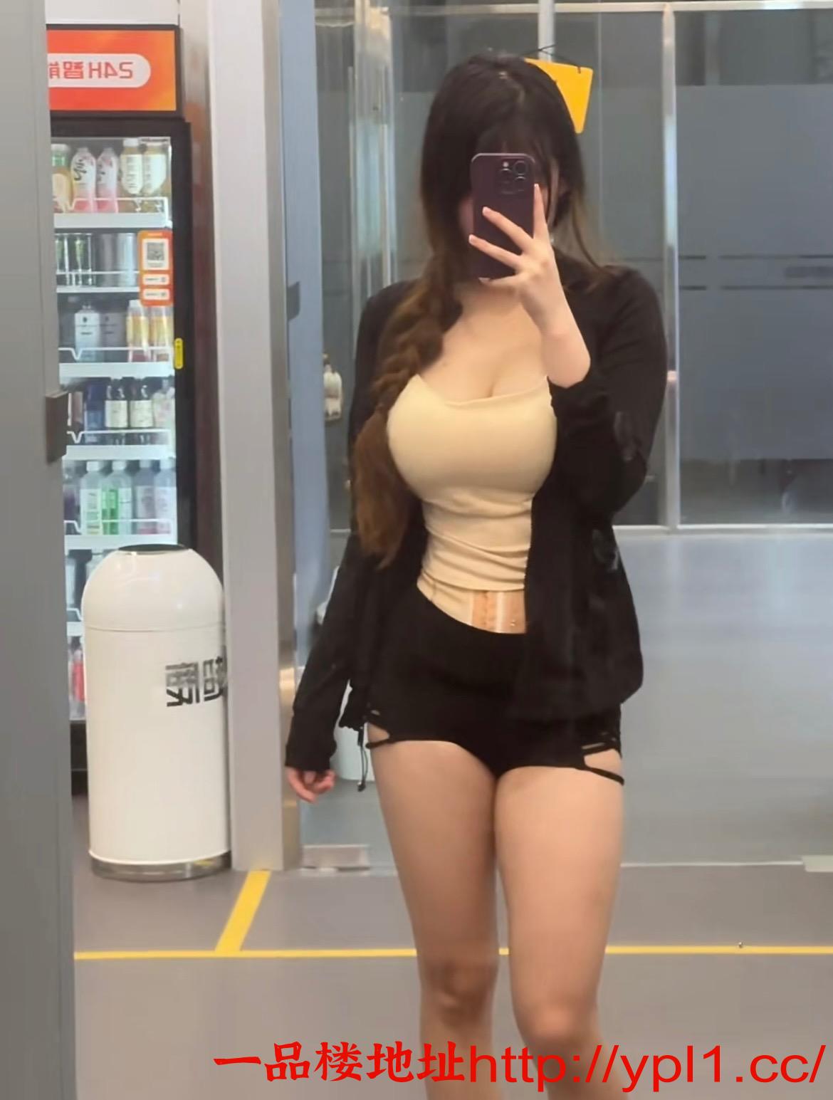 00后性感嫩妹